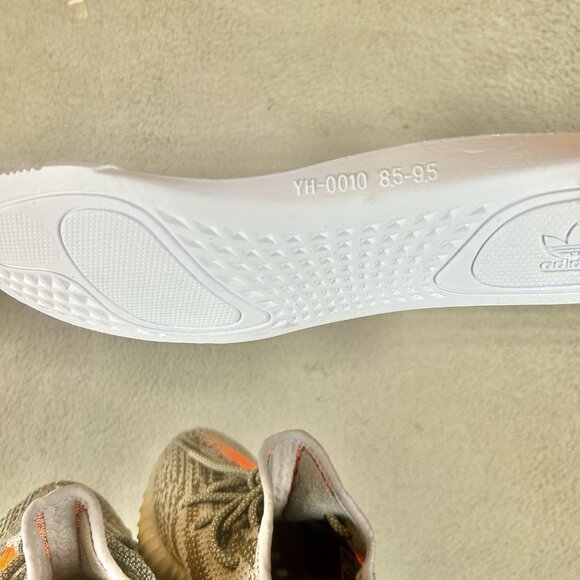 SUPER RARE Adidas YEEZY BOOST 350 V2 ‘BELUGA’ BB1826‎ Sneakers Size 9.5 US